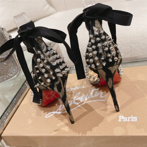 High Quality Luxury Louis Vuitton New Pointed Rivet High Heels product detail