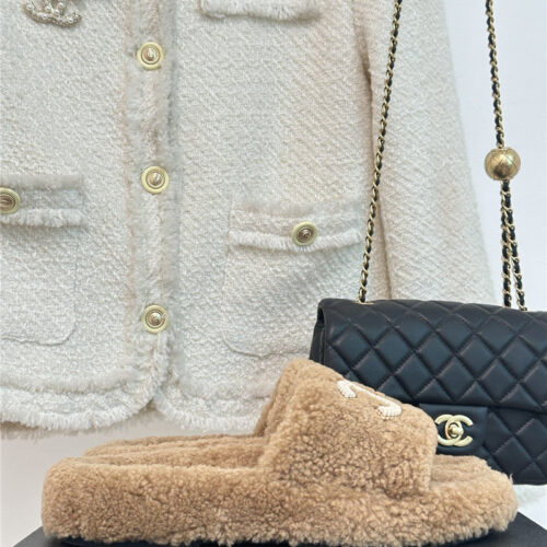 High Quality Luxury Chanel Classic Four Seasons Double C Plush Slippers – Style 04166 product detail
