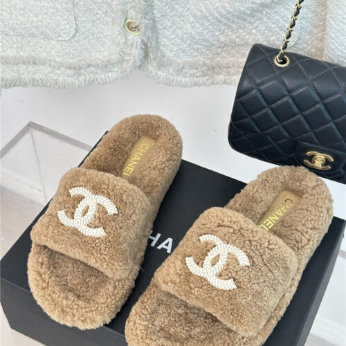 High Quality Luxury Chanel Classic Four Seasons Double C Plush Slippers – Style 04166 alternate view