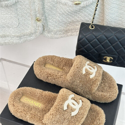 High Quality Luxury Chanel Classic Four Seasons Double C Plush Slippers – Style 04166