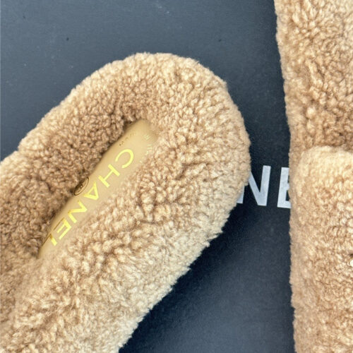High Quality Luxury Chanel Classic Four Seasons Double C Plush Slippers – Style 04166 product detail