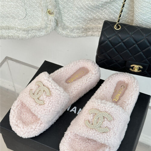 High Quality Luxury Chanel Classic Four Seasons Double C Plush Slippers alternate view