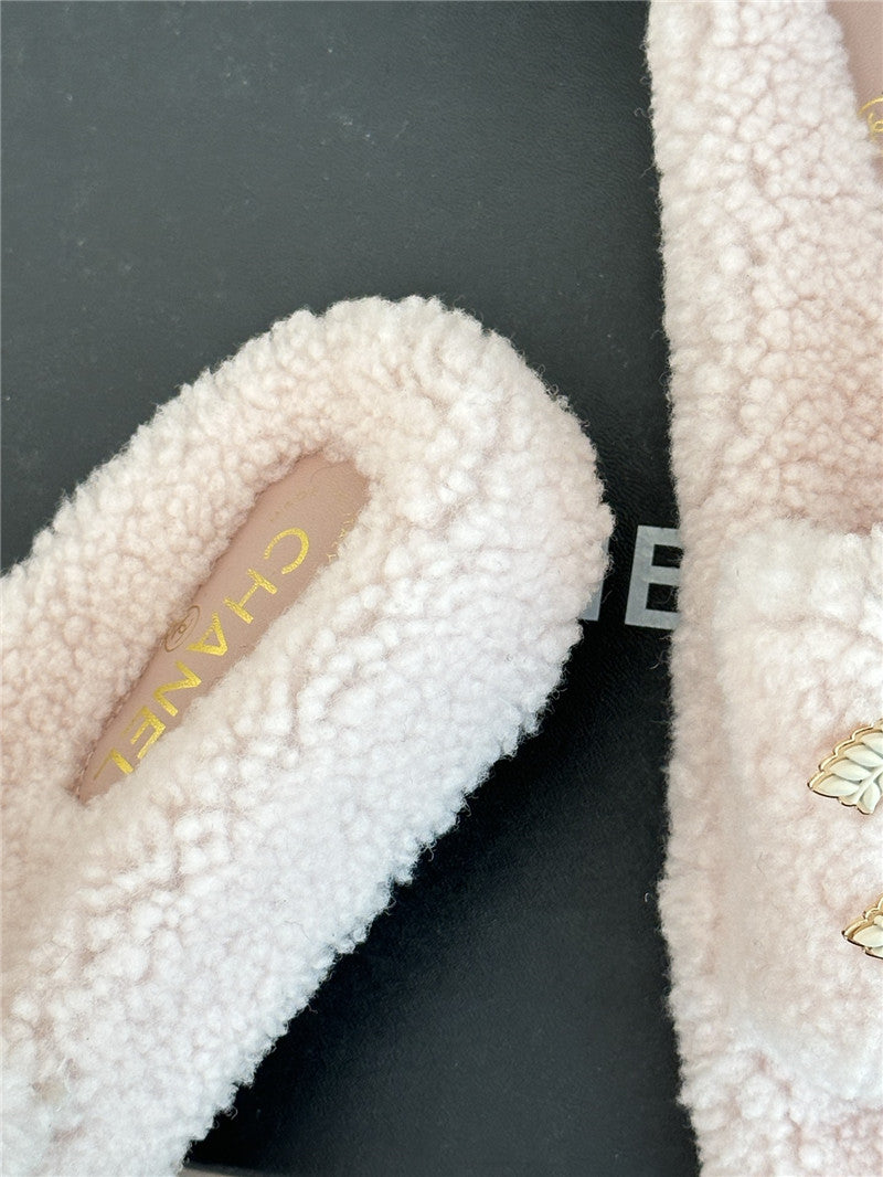 High Quality Luxury Chanel Classic Four Seasons Double C Plush Slippers product detail
