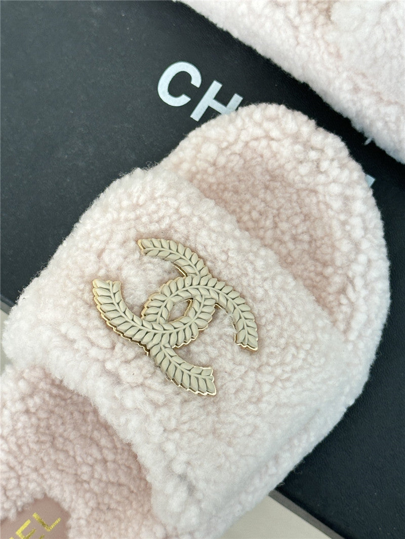 High Quality Luxury Chanel Classic Four Seasons Double C Plush Slippers product detail