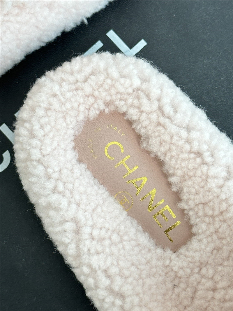 High Quality Luxury Chanel Classic Four Seasons Double C Plush Slippers product detail