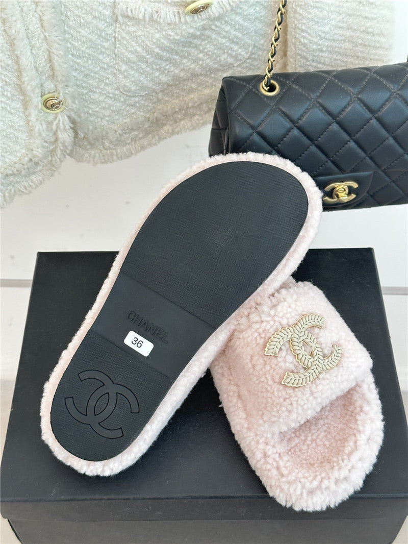 High Quality Luxury Chanel Classic Four Seasons Double C Plush Slippers product detail