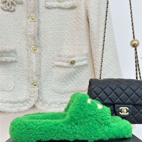 High Quality Luxury Chanel Classic Four Seasons Double C Plush Slippers – Style 33542 product detail