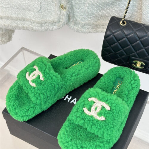 High Quality Luxury Chanel Classic Four Seasons Double C Plush Slippers – Style 33542 alternate view