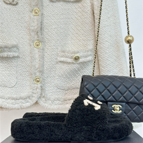 High Quality Luxury Chanel Classic Four Seasons Double C Plush Slippers – Style 31846 product detail