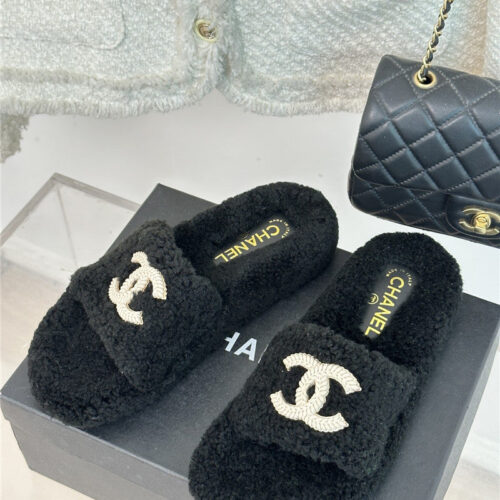 High Quality Luxury Chanel Classic Four Seasons Double C Plush Slippers – Style 31846 alternate view