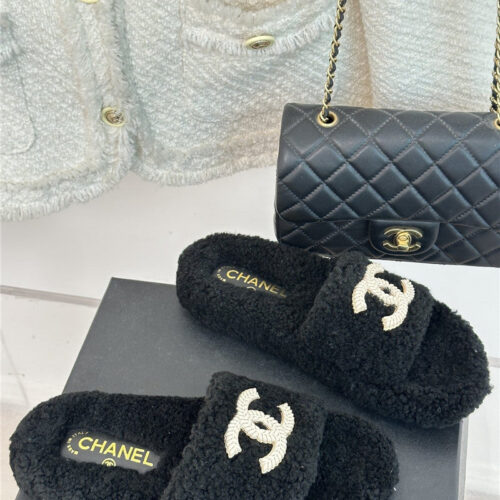 High Quality Luxury Chanel Classic Four Seasons Double C Plush Slippers – Style 31846 product detail