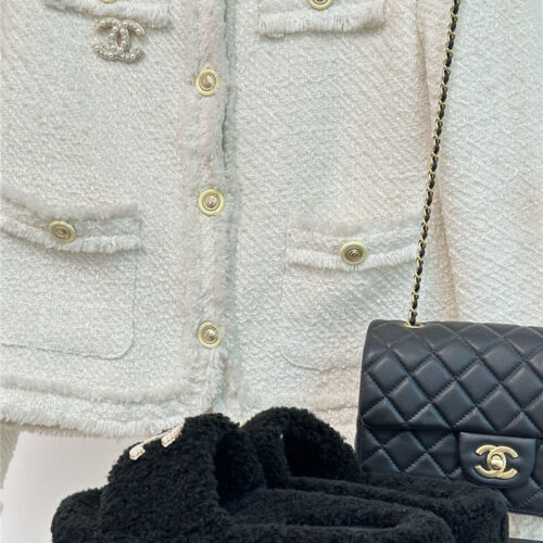 High Quality Luxury Chanel Classic Four Seasons Double C Plush Slippers – Style 31846 product detail