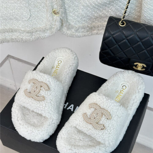 High Quality Luxury Chanel Classic Four Seasons Double C Plush Slippers – Style 62918 product detail