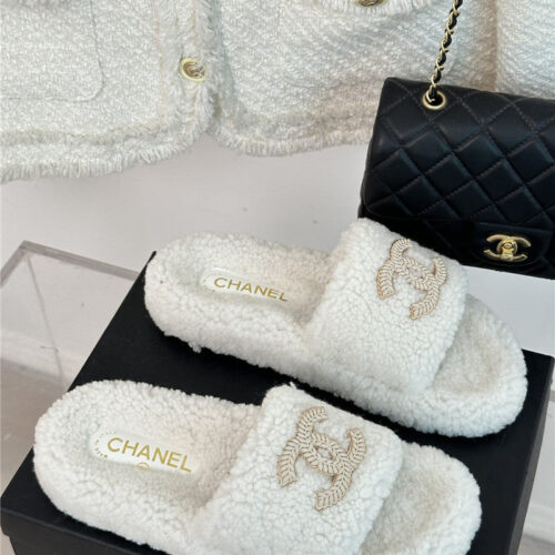 High Quality Luxury Chanel Classic Four Seasons Double C Plush Slippers – Style 62918
