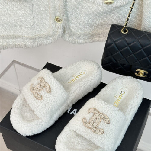High Quality Luxury Chanel Classic Four Seasons Double C Plush Slippers – Style 62918 alternate view