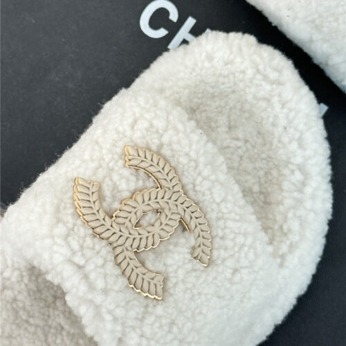 High Quality Luxury Chanel Classic Four Seasons Double C Plush Slippers – Style 62918 product detail