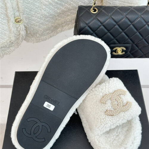 High Quality Luxury Chanel Classic Four Seasons Double C Plush Slippers – Style 62918 product detail
