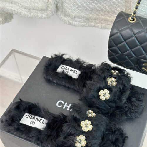 High Quality Luxury Chanel New Mier Pure Wool Double C Four-Leaf Clover Fur Slippers product detail