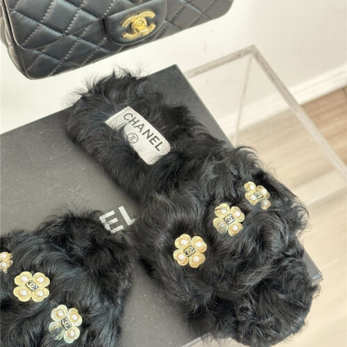 High Quality Luxury Chanel New Mier Pure Wool Double C Four-Leaf Clover Fur Slippers product detail