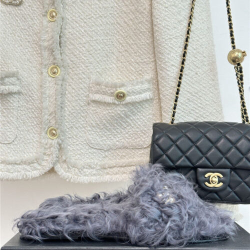 High Quality Luxury Chanel New Mier Pure Wool Double C Four-Leaf Clover Fur Slippers – Style 61478 product detail