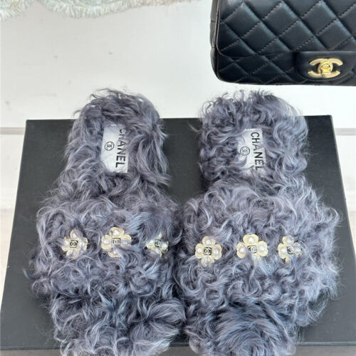 High Quality Luxury Chanel New Mier Pure Wool Double C Four-Leaf Clover Fur Slippers – Style 61478 product detail