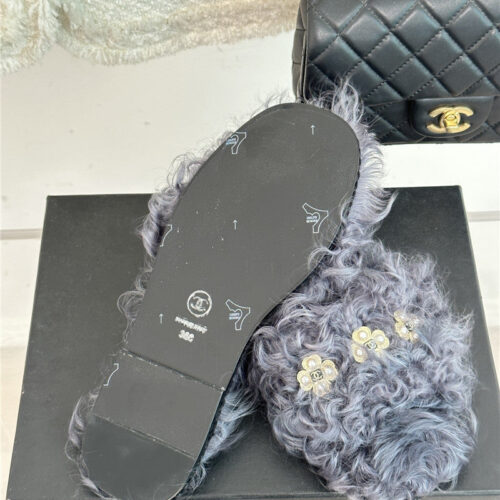 High Quality Luxury Chanel New Mier Pure Wool Double C Four-Leaf Clover Fur Slippers – Style 61478 product detail