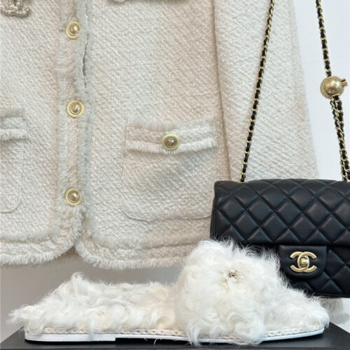 High Quality Luxury Chanel New Mier Pure Wool Double C Four-Leaf Clover Fur Slippers – Style 56390 product detail