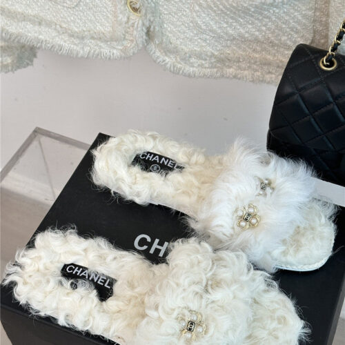 High Quality Luxury Chanel New Mier Pure Wool Double C Four-Leaf Clover Fur Slippers – Style 56390 alternate view