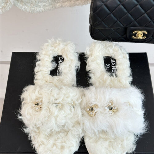 High Quality Luxury Chanel New Mier Pure Wool Double C Four-Leaf Clover Fur Slippers – Style 56390 product detail