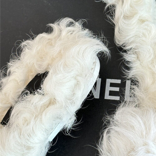 High Quality Luxury Chanel New Mier Pure Wool Double C Four-Leaf Clover Fur Slippers – Style 56390 product detail