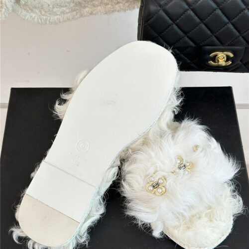 High Quality Luxury Chanel New Mier Pure Wool Double C Four-Leaf Clover Fur Slippers – Style 56390 product detail
