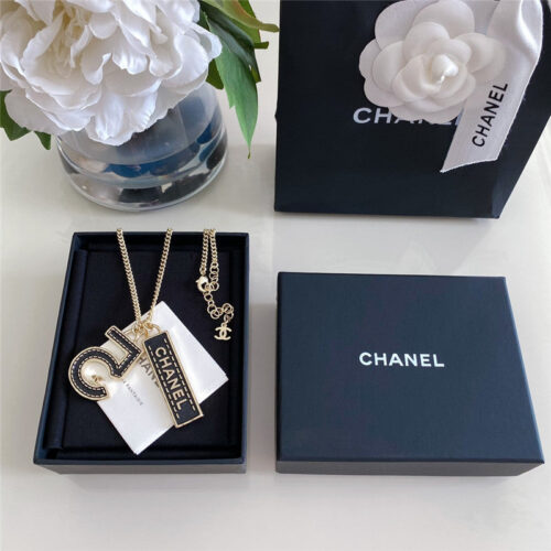 High Quality Luxury Chanel Leather Pattern Black Gold No. 5 + Rectangular Necklace