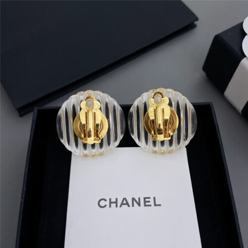 High Quality Luxury Chanel Middle-Aged Small Incense Ear Clip product detail