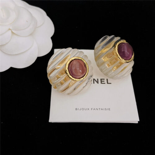 High Quality Luxury Chanel Middle-Aged Small Incense Ear Clip product detail