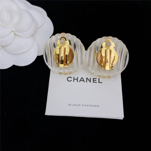 High Quality Luxury Chanel Middle-Aged Small Incense Ear Clip product detail
