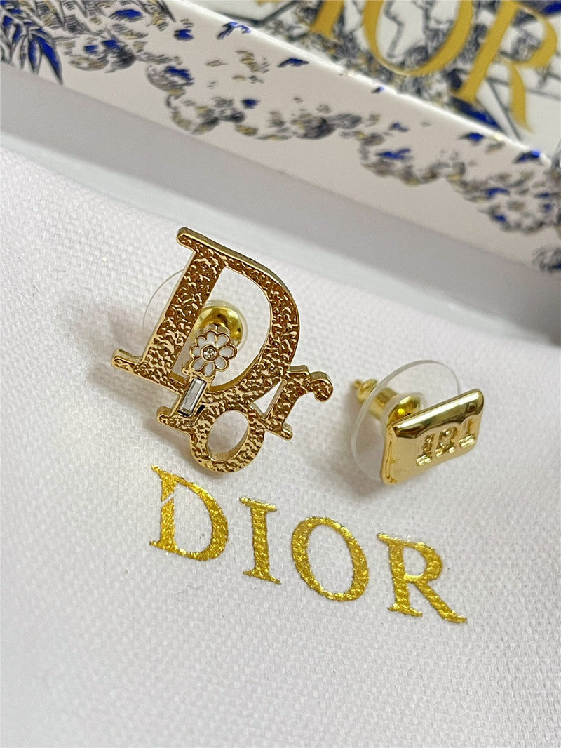 High Quality Luxury Dior Small Flower Brooch product detail