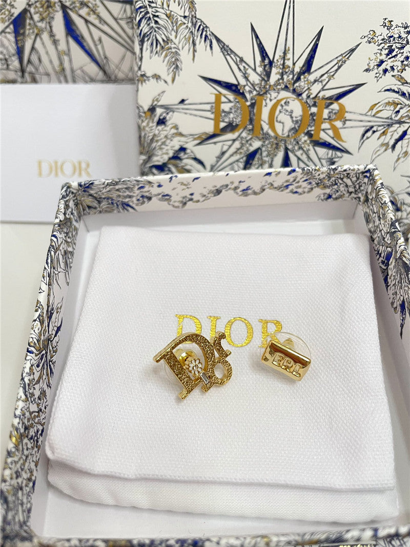High Quality Luxury Dior Small Flower Brooch product detail