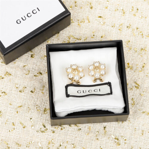 High Quality Luxury Gucci Double G Pearl Ear Clip alternate view