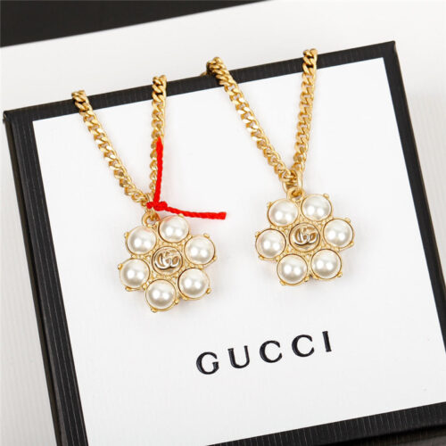 High Quality Luxury Gucci Flower Pearl Necklace alternate view