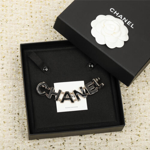 High Quality Luxury Chanel Handmade Letter Drop Oil Brooch