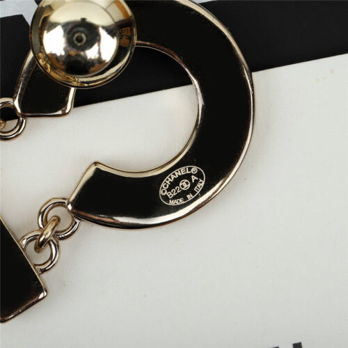 High Quality Luxury Chanel Handmade Letter Drop Oil Brooch product detail