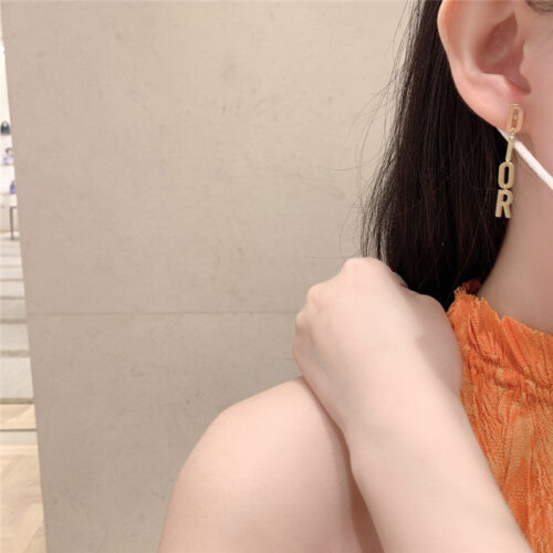 High Quality Luxury Dior Letter Earrings – Style 50761 product detail