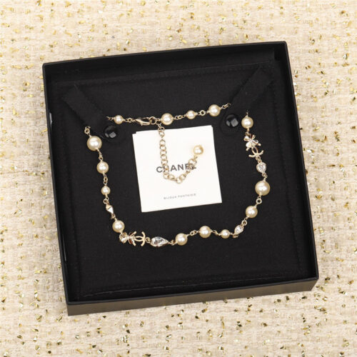 High Quality Luxury Chanel Pearl Heart Necklace alternate view