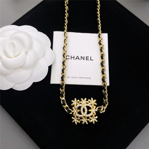High Quality Luxury Chanel Square Small Gold Flower Wear Leather Collar product detail