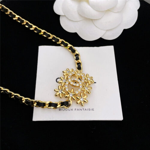 High Quality Luxury Chanel Square Small Gold Flower Wear Leather Collar product detail