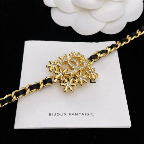 High Quality Luxury Chanel Square Small Gold Flower Wear Leather Collar product detail