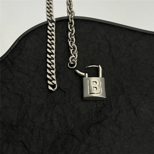 High Quality Luxury Balenciaga Retro Style Simple And Elegant Necklace product detail