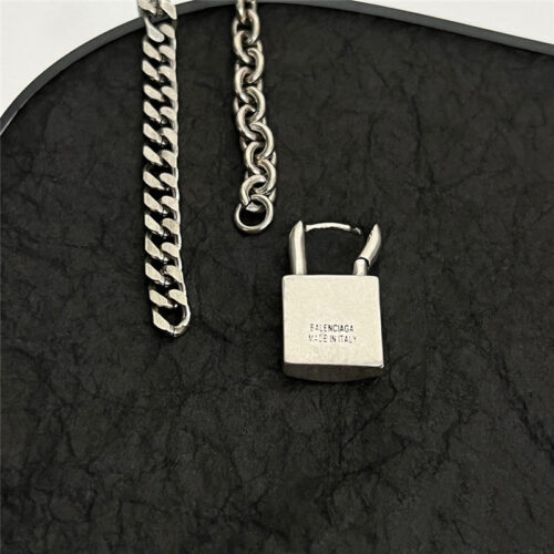 High Quality Luxury Balenciaga Retro Style Simple And Elegant Necklace product detail