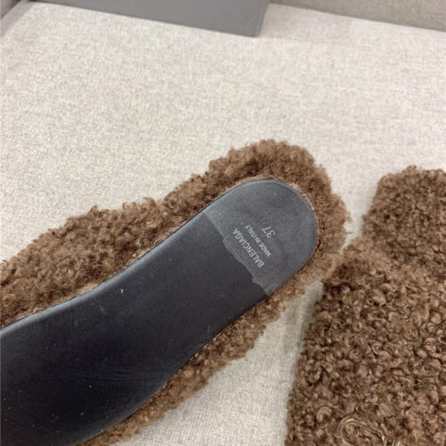 High Quality Luxury Balenciaga Classic Fur Flat Slippers – Style 51971 product detail