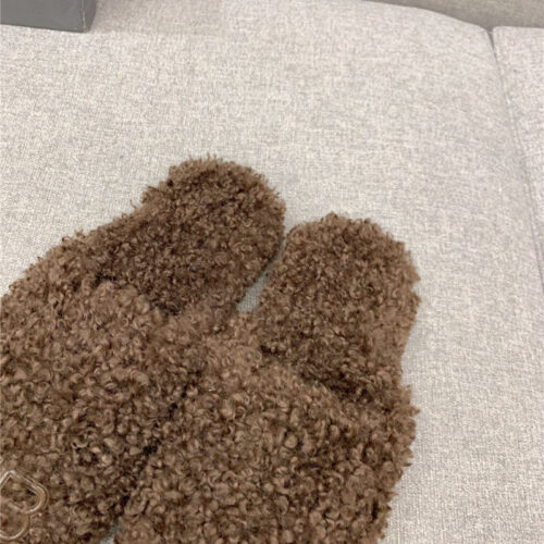 High Quality Luxury Balenciaga Classic Fur Flat Slippers – Style 51971 product detail